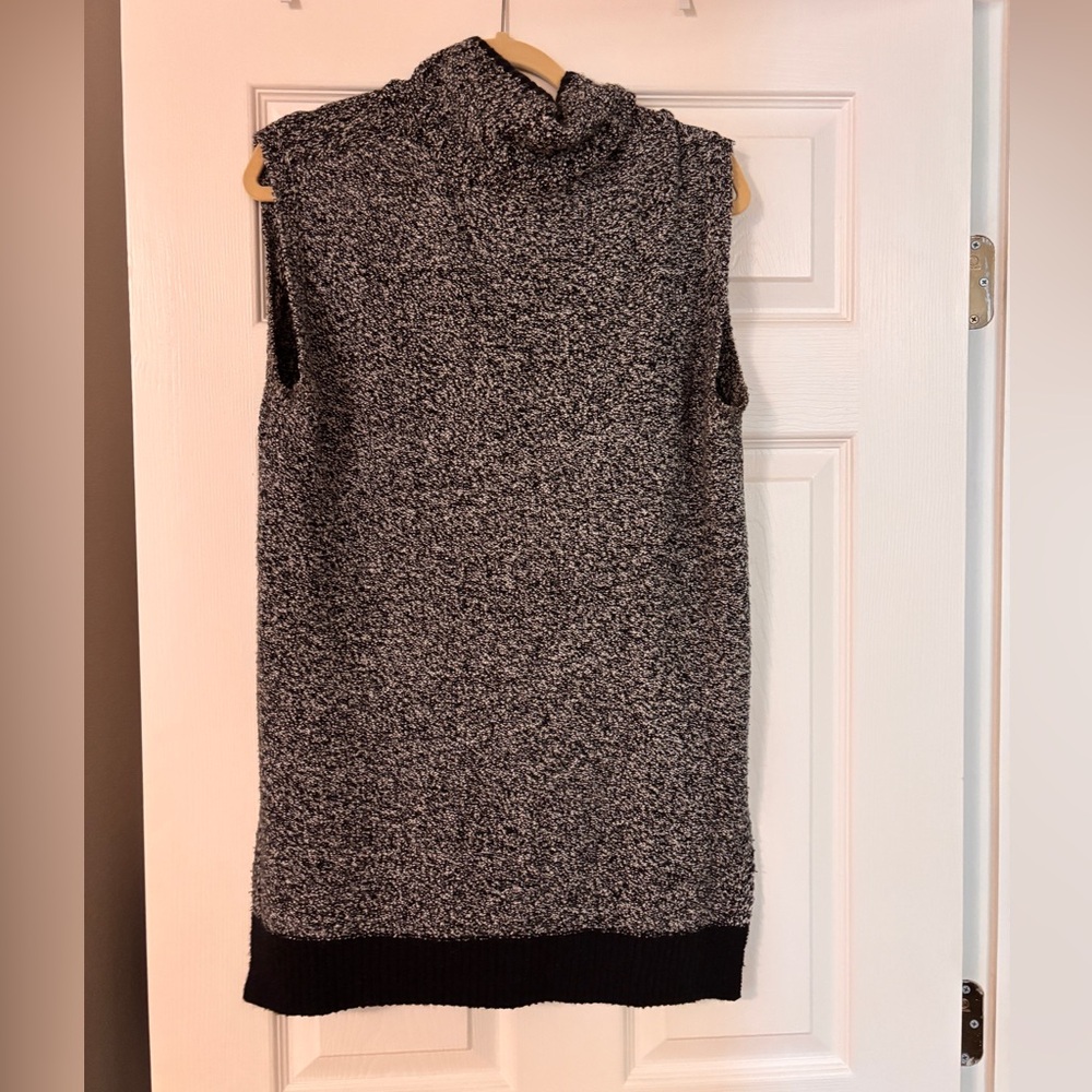 LOFT Black and Gray Sleeveless Turtleneck Sweater